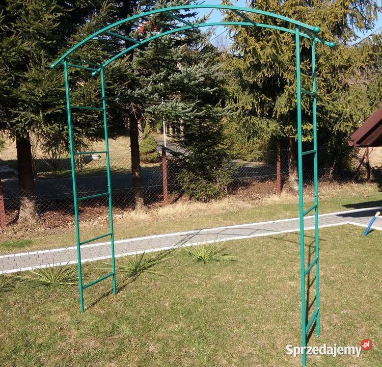 pergola ogrodowa metalowa na pnącza róże kwiaty