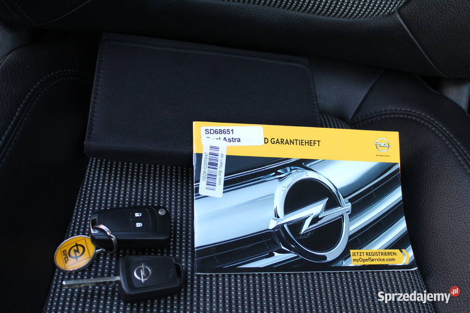 Opel Astra J Sports Tourer 14 Turbo 140 2013r przyciemniane szyby Blizne