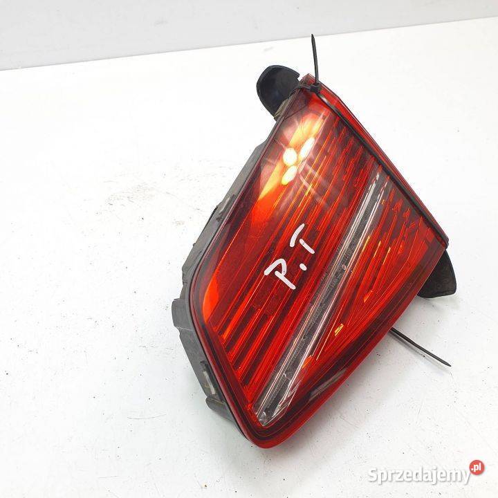 LAMPA W KLAPE PRAWA VOLKSWAGEN PASSAT B8 osobowe