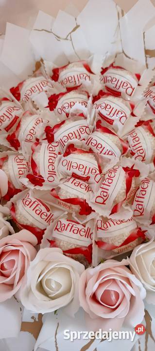 Bukiet jadalny bukiet ze słodyczy Raffaello róże