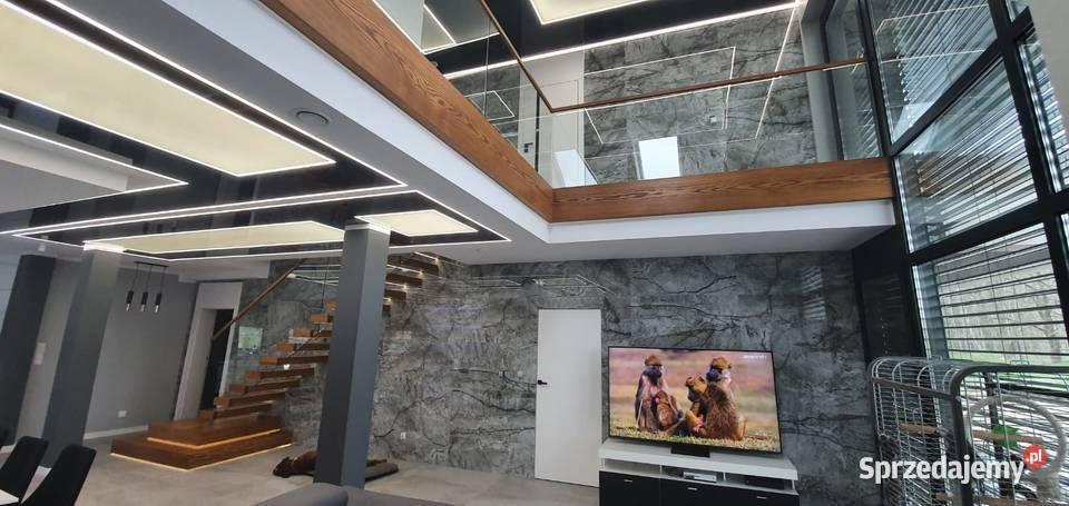 Schody półkowe z balustradami szklanymi Tokarnia