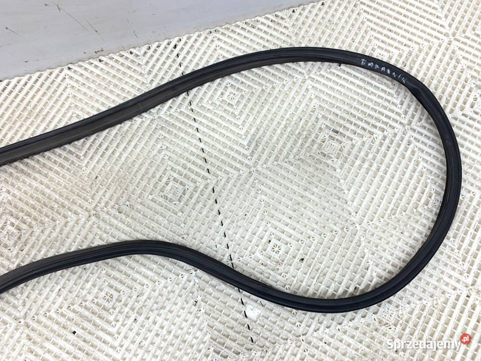 USZCZELKA KLAPY BAGAŻNIKA TOYOTA RAV 4 IV SUV