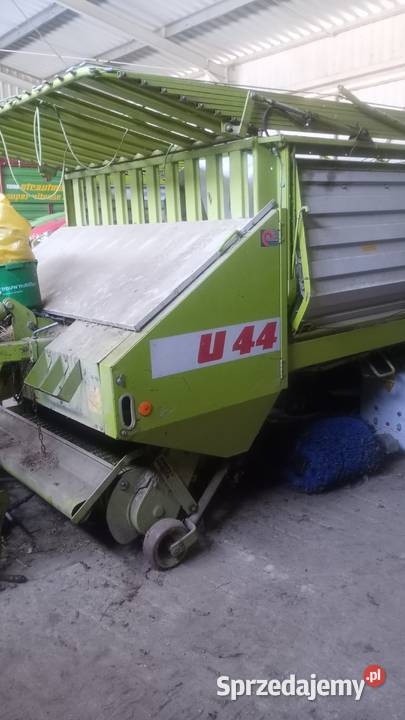 Przyczepa samozbierająca z wyrzutnikiem Clas 44U Przyczepy rolnicze Sztabin