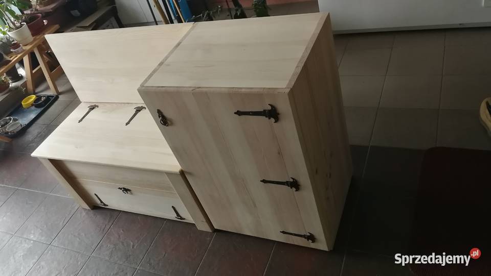 Drewniana szafka na buty zamykany regał z świętokrzyskie sprzedam