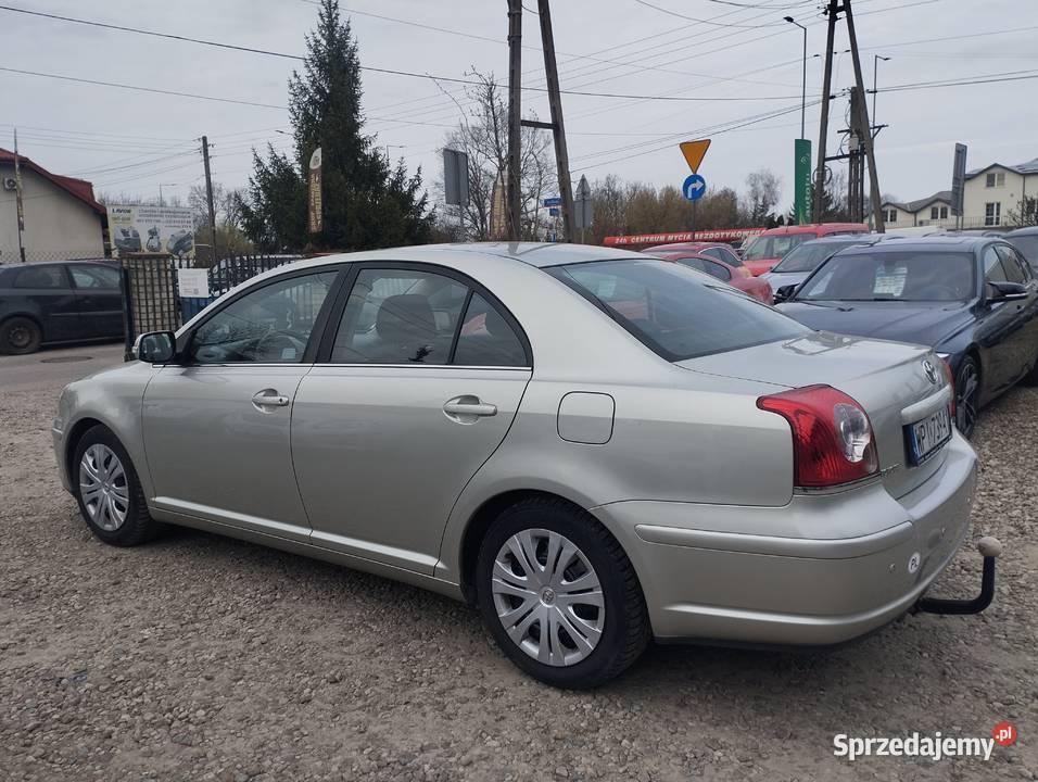 Toyota Avensis 20D4D 126 Navi Hak Długie Opłaty