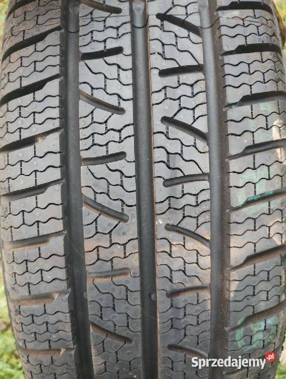 Opony zimowe Pirelli 20570R 15C nowe
