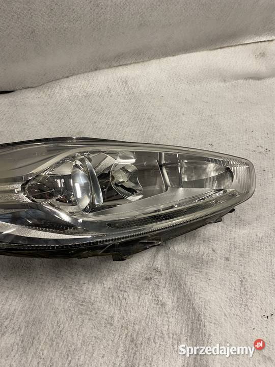 Lampa prawy przód Ford Fiesta MK7 Lift osobowe śląskie