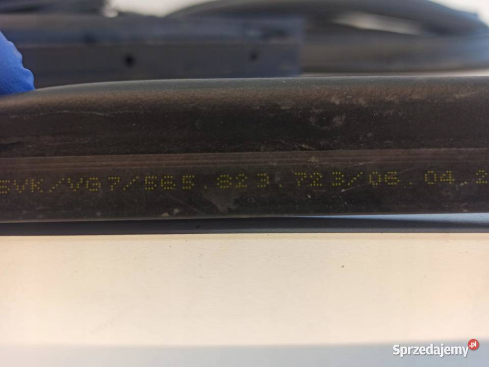 USZCZELKA SKODA KODIAQ 565837119A 565867368B