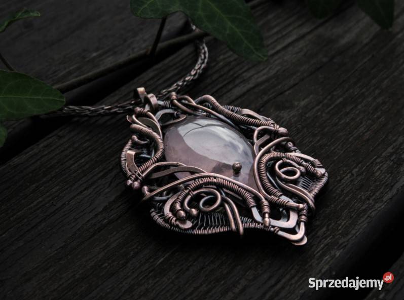 Miedziany wisiorek kwarc różowy rękodzieło Wieliczka