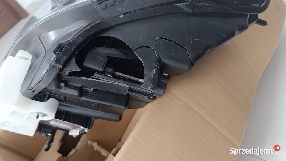 Infiniti Q60 lampa lewy przód USA uszkodzona Grudziądz