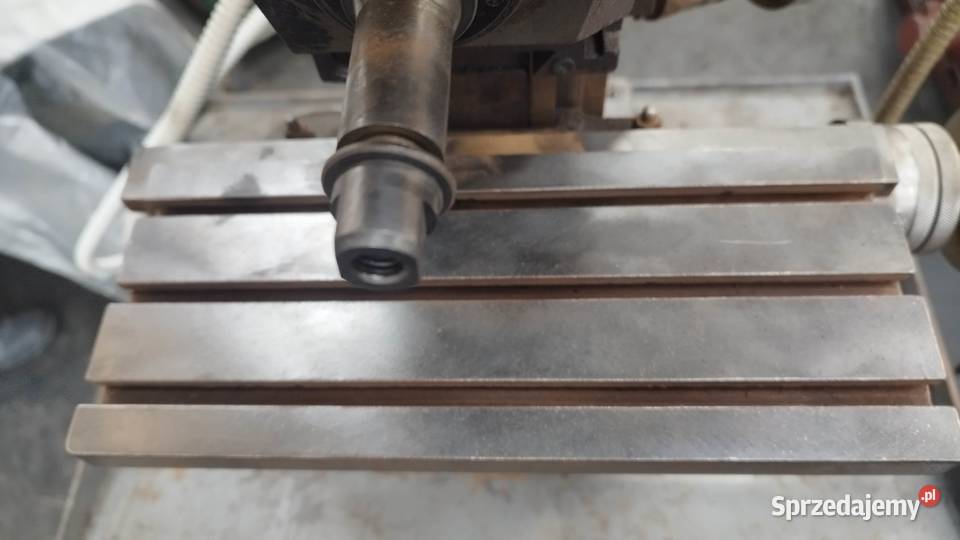 Frezarka Stołowa Uniwersalna FXB12 produkcji kujawsko-pomorskie Bydgoszcz