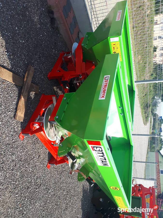 Rozsiewacz dwutalerzowy do nawozów TYTAN Strumyk Rozsiewacze nawozów Gałęzów