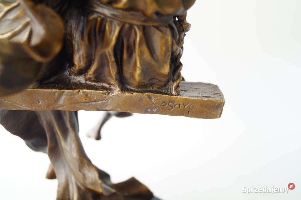 Para zakochanych na huśtawce figura z brązu Gizałki