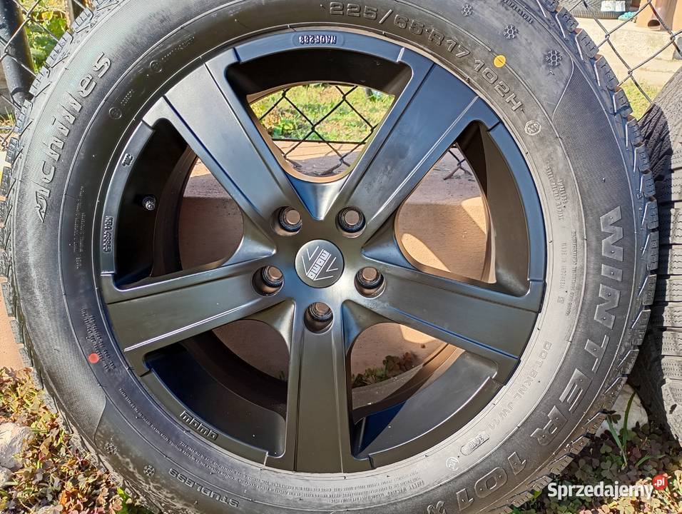 Komplet opon zimowych 4 R17 22565 Dziuchów