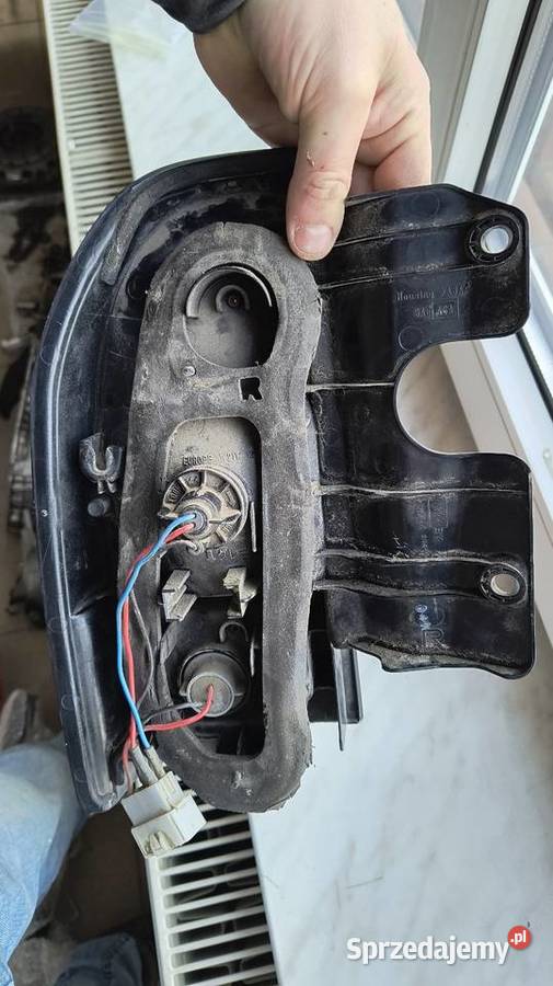 Suzuki Grand Vitara 1 lampa prawa tył tylna sprzedam
