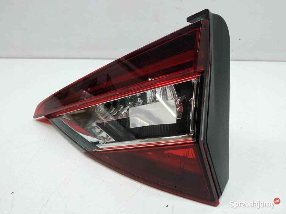 LAMPA TYŁ W KLAPĘ PRAWA KOMBI 3V9945308F Skoda sprzedam