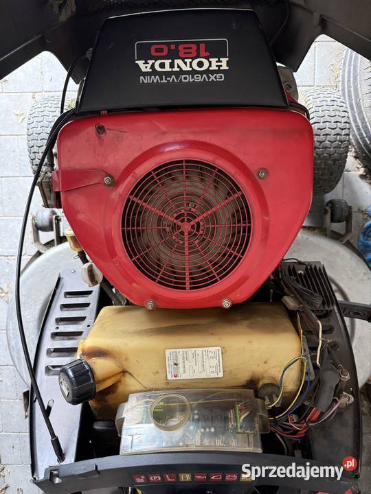 Kosiarka traktorek Honda HF2218S 18