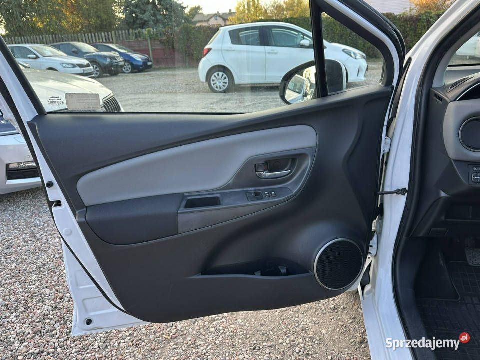 Toyota Yaris 201513benz 996 gniazdo USB Warszawa