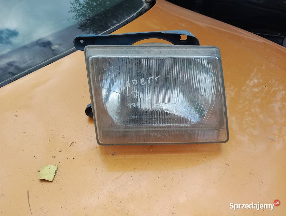 Opel kadett d lampa prawy przód prawe