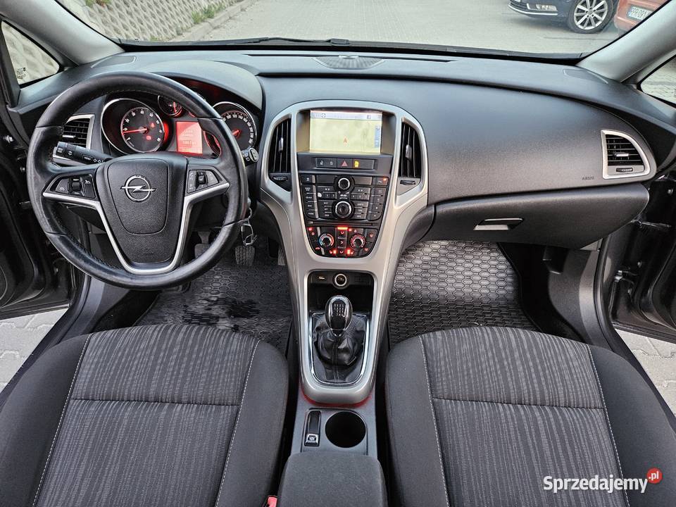 Opel Astra 2011 14T 120 6biegów tempomat Astra Rzeszów sprzedam