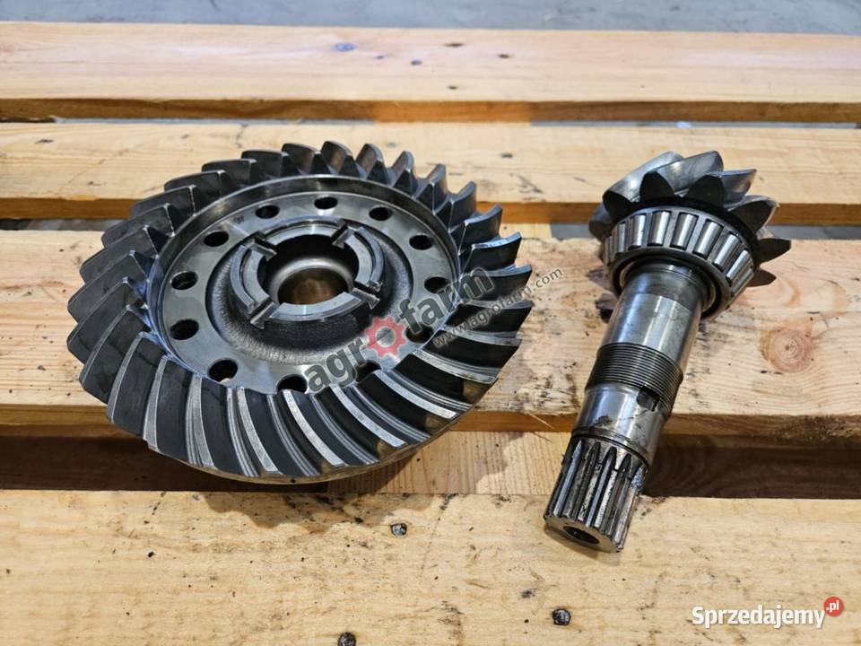 Wałek atakujący koło Z11x28 Case Puma 130 Byków