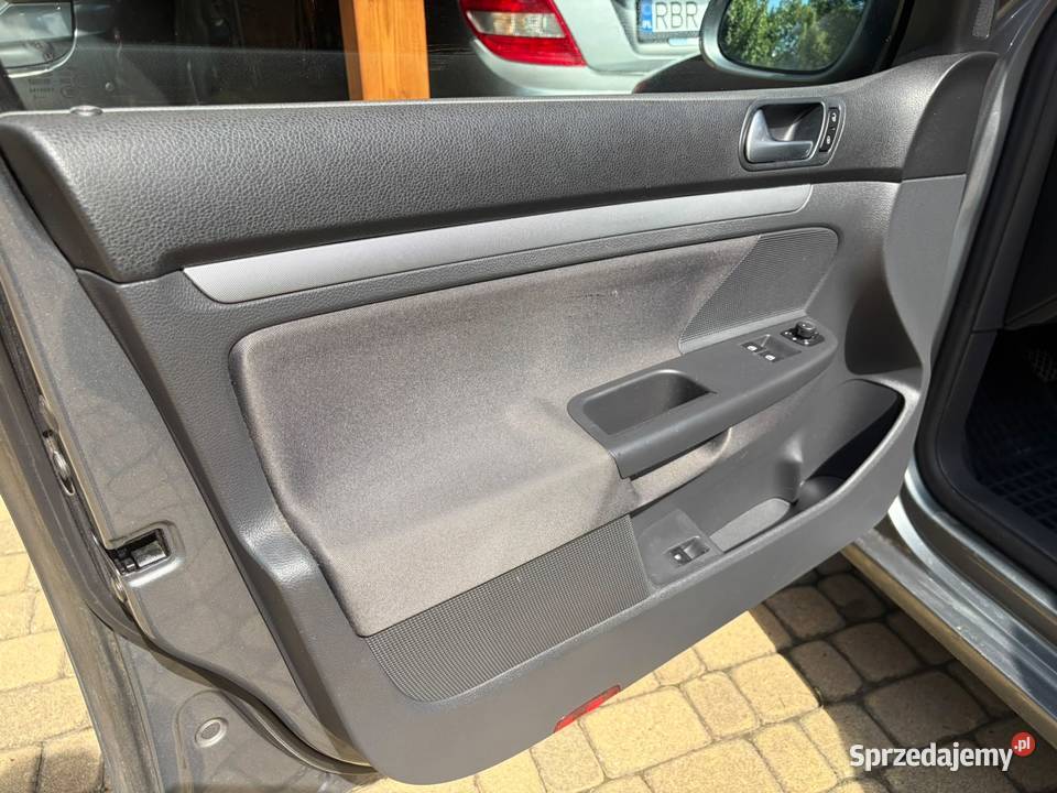 Volkswagen Golf V 19 TDI BLS 105 6bieg 5D bogate nieuszkodzony Golf