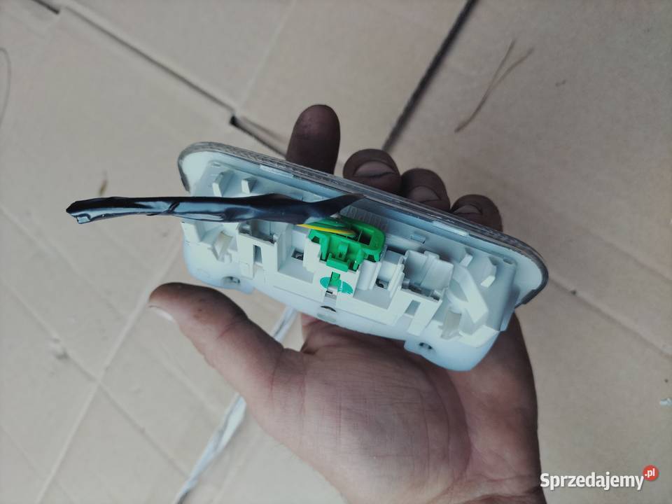LAMPKA WNĘTRZA KABINY CITROEN XSARA PICASSO