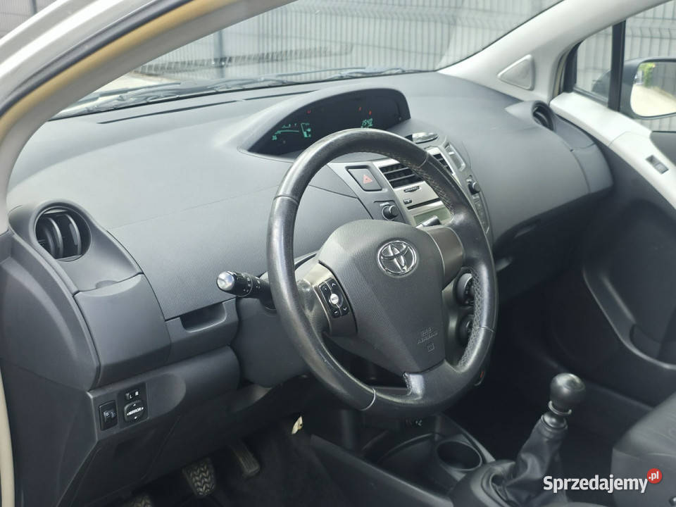 Toyota Yaris 133 Benzyna Serwisowany Gwarancja Piekoszów