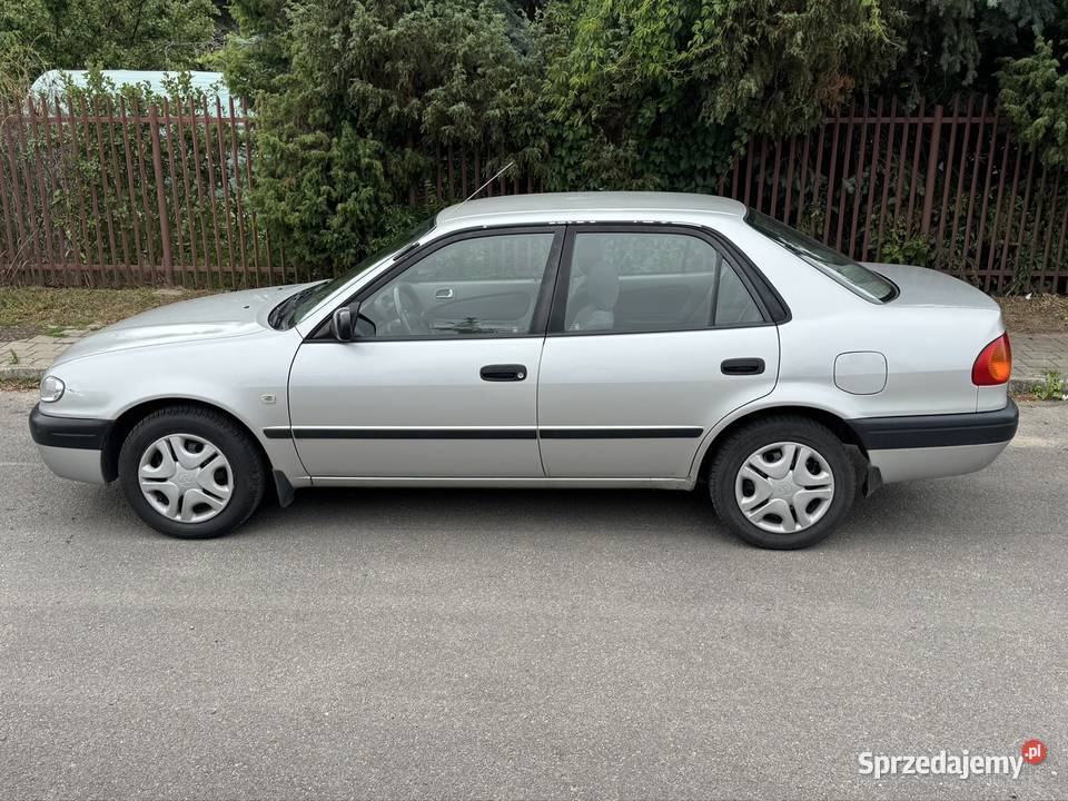 Toyota Corolla 14 swiezo serwisie niski przebieg świętokrzyskie Ostrowiec Świętokrzyski