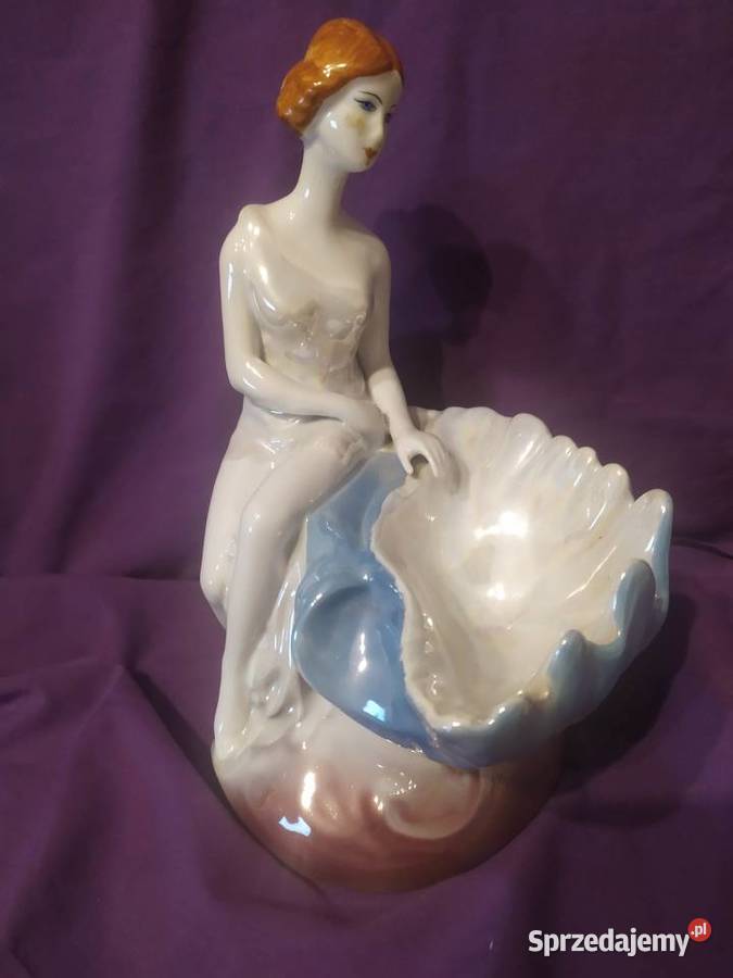 Porcelanowa dama z muszlą na biżuterię Dębno