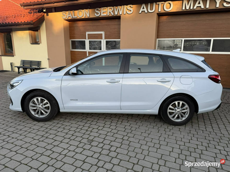 Hyundai i30 14 100 Klima Navi Kamera Koła światła do jazdy dziennej Orzech
