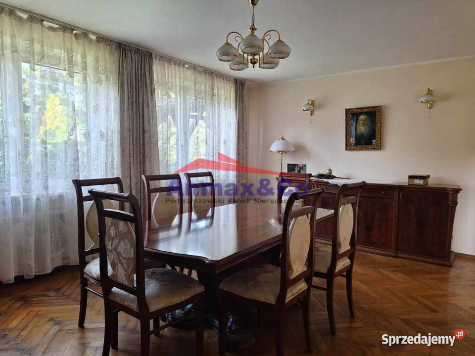 dom z ogrodem balkon