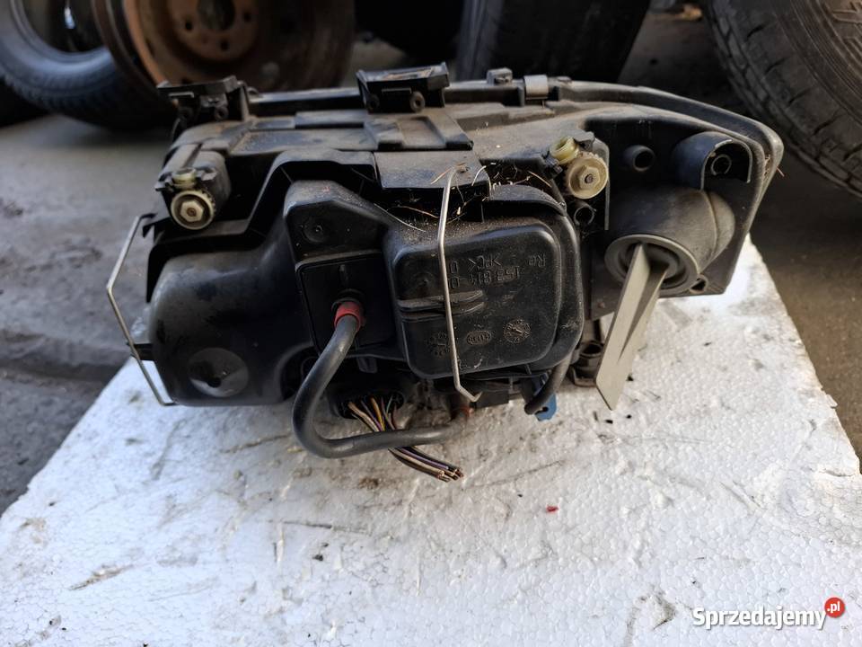 Lampa Przód Audi A6 C5 Xenon Hella osobowe lubelskie Wisznice sprzedam