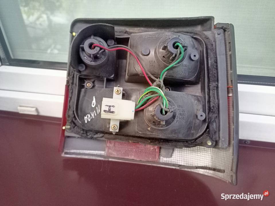 Nissan Micra K10 lampa tył tylna lewa oprawki łódzkie