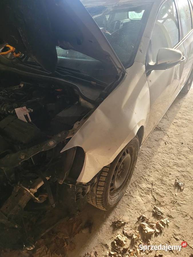 Golf 6 uszkodzony 16l Resko sprzedam
