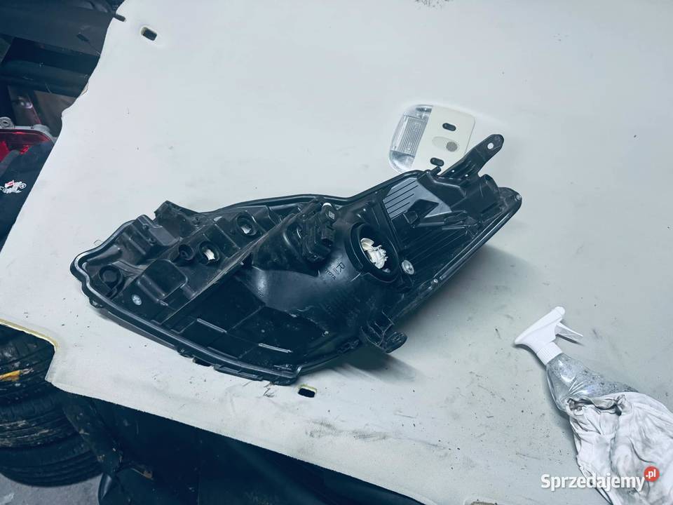 toyota yaris lampa przednie prawa wielkopolskie Czerwonak