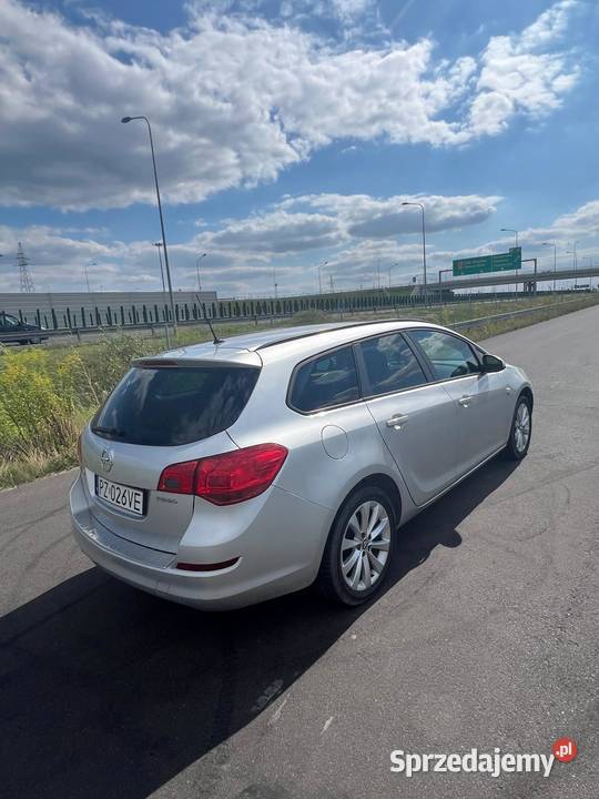 Opel Astra J 14 140 koni 150 Jahre BEZWYPADKOWY tempomat Trzcielin