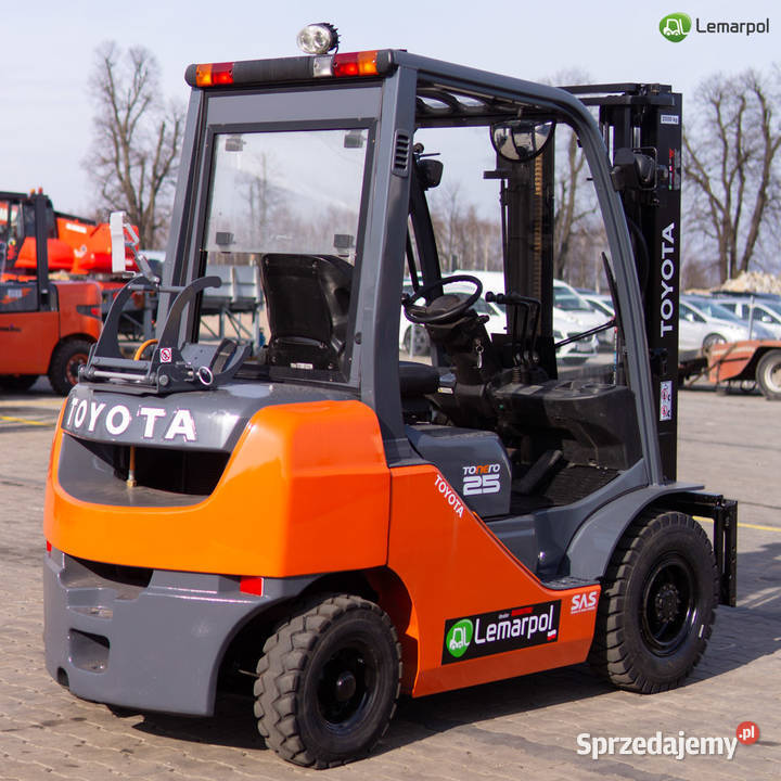 Wózek widłowy TOYOTA 8FGF25 33m GazBenzyna Toyota