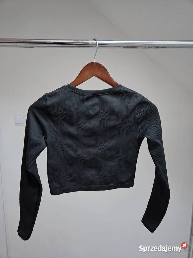 Czarny crop top bluzka sportowa w prążki Move Liszki