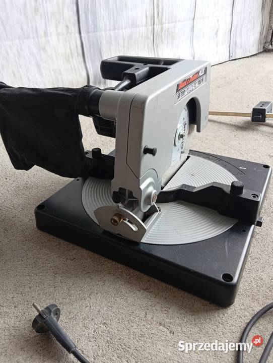 pilarka ukośna ukośnica Black Decker Plus SR700 Byczyna
