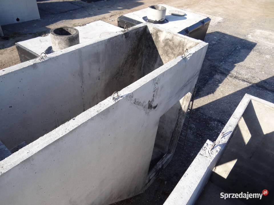 Schody betonowe głębokie do piwnicy z płaskim Wierzbica