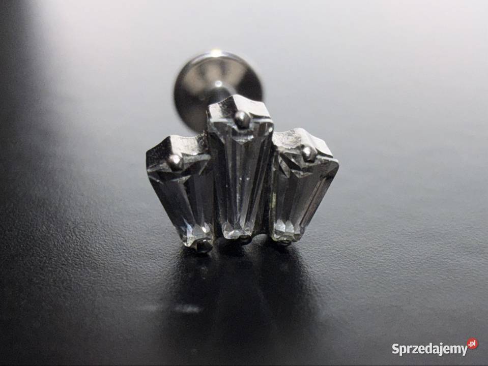 Kolczyk Labret Tytan z Cyrkoniami w Kształcie sprzedam