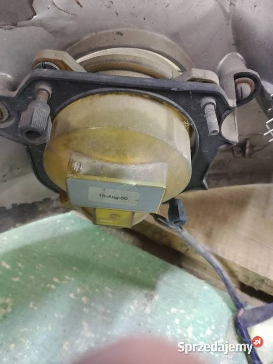 Zderzak z halogenami i kierunkowskazami Jeżów