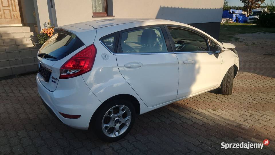 Ford fiesta 125 benzyna titanium mały przebieg wielofunkcyjna kierownica wielkopolskie Konin sprzedam