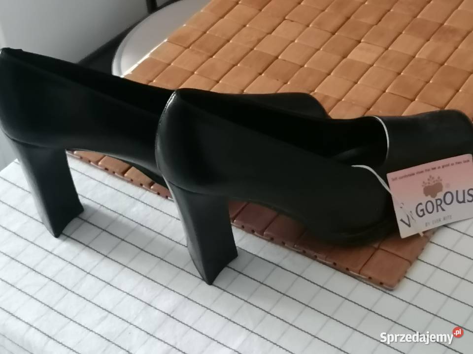 Czarne czule ka damskie na slupku Kraków