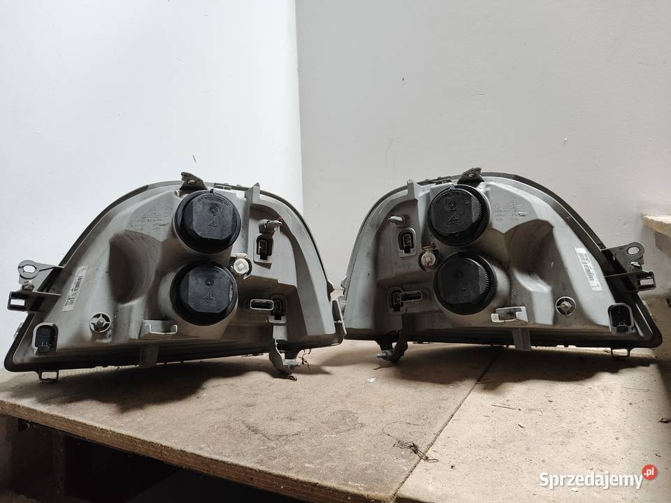 Dwie lampy Renault Master ll 2008r Pozostałe Kamień Pomorski