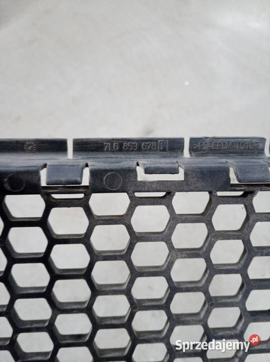 VW Touareg kratka zderzaka 7L6853678F sprzedam