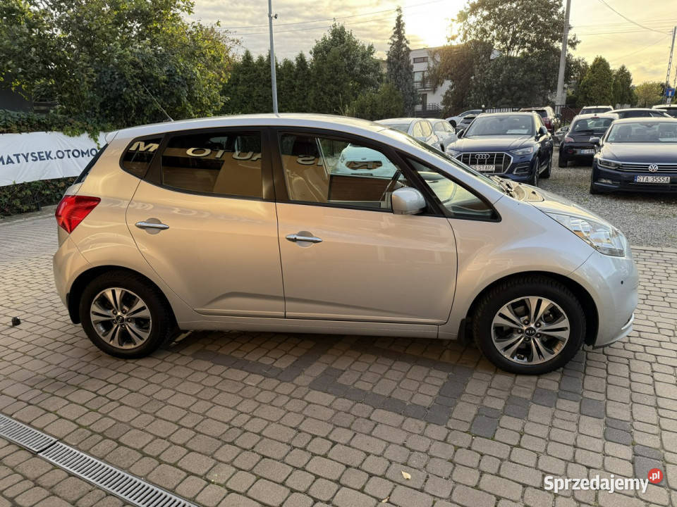 Kia Venga Rezerwacja srebrny Orzech