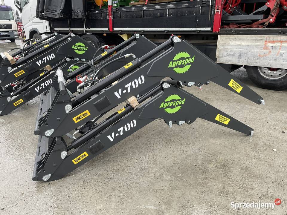 Ładowacz czołowy firmy Agrosped model V700 Kaletnik