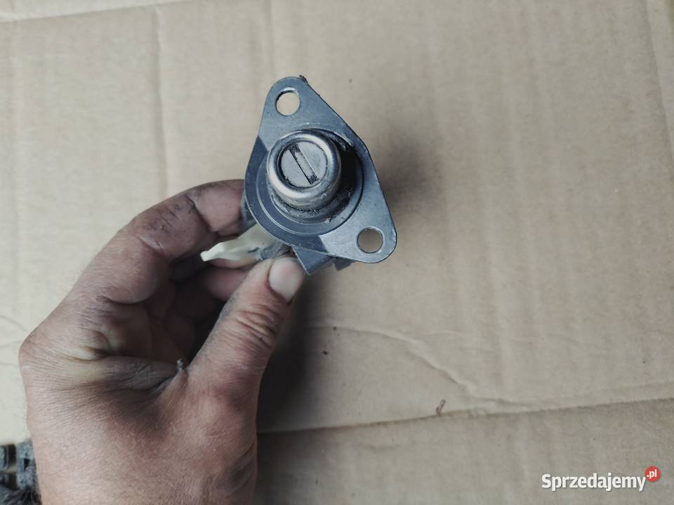 ZAMEK TYLNEJ KLAPY TYŁ OPEL KADETT KADET Kamień-Kolonia